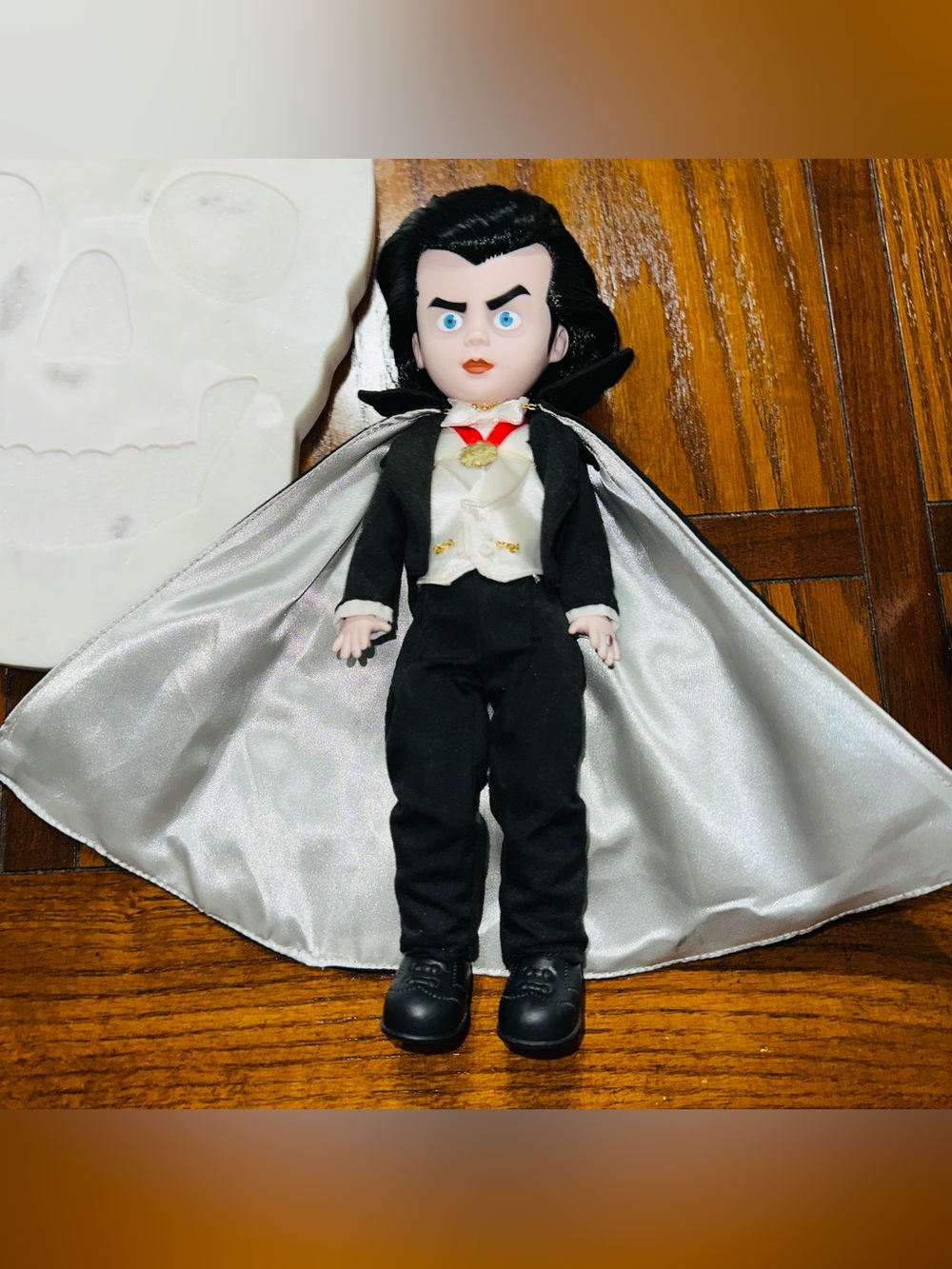 Mezco Living Dead Dolls Dracula Vampire Horror Collectible Doll